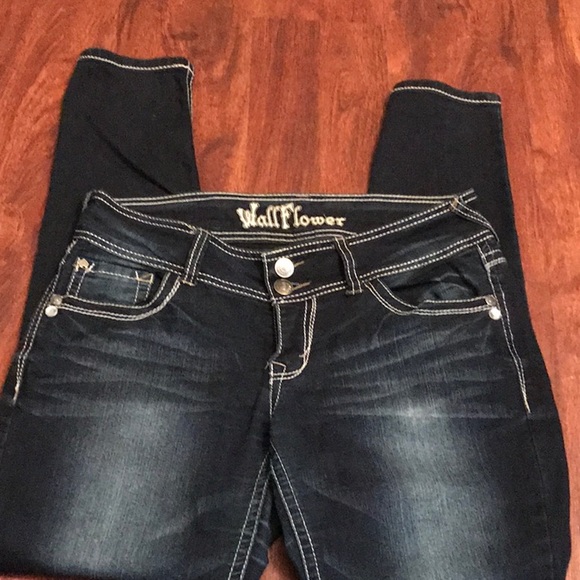Wallflower Denim - Curry wallflower jean. Dark wash. Size 9